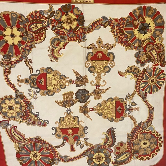 Hermès silk scarf, cream with red border. 36 x 36. - Picture 3 of 16